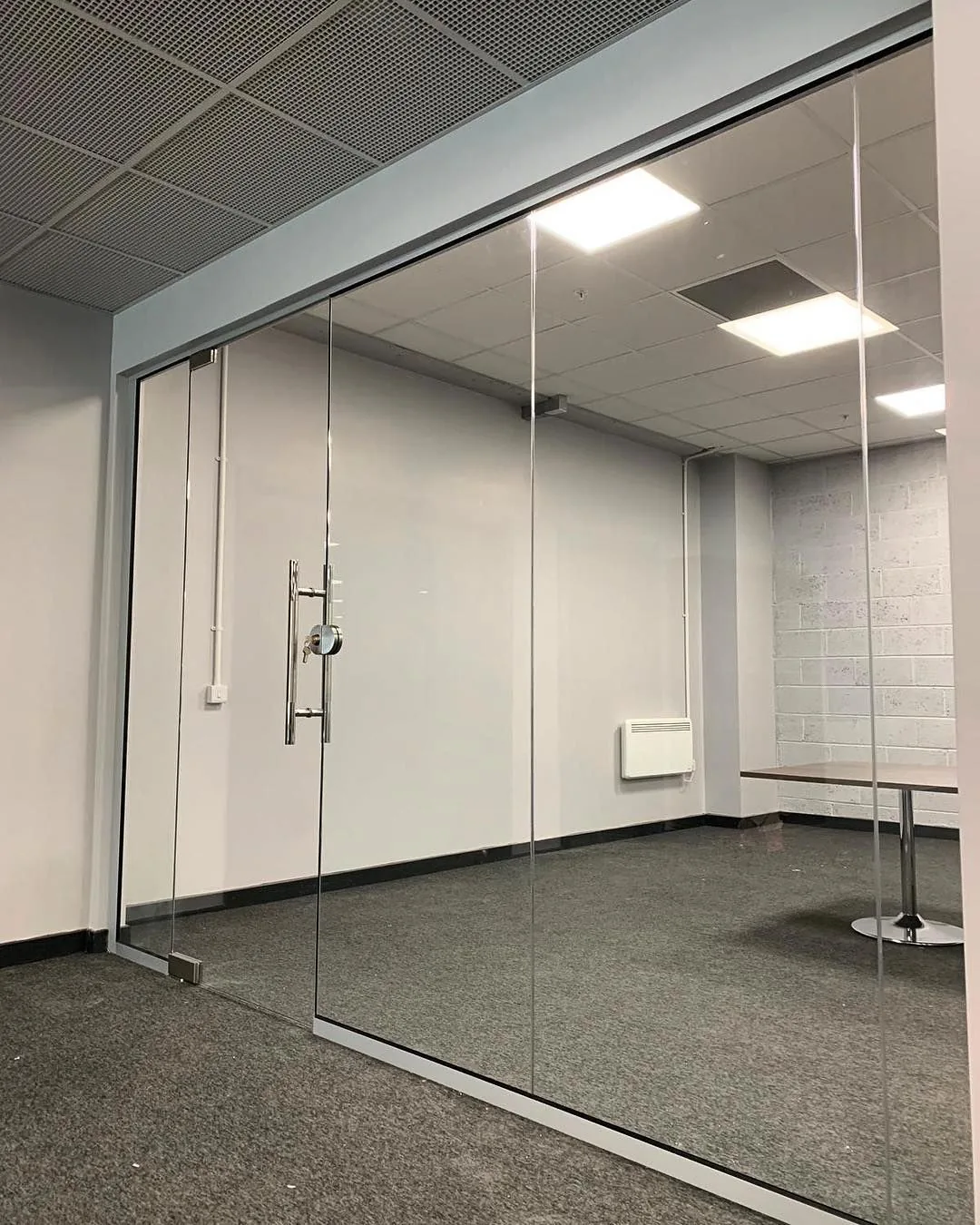 Office glass partition fabrication